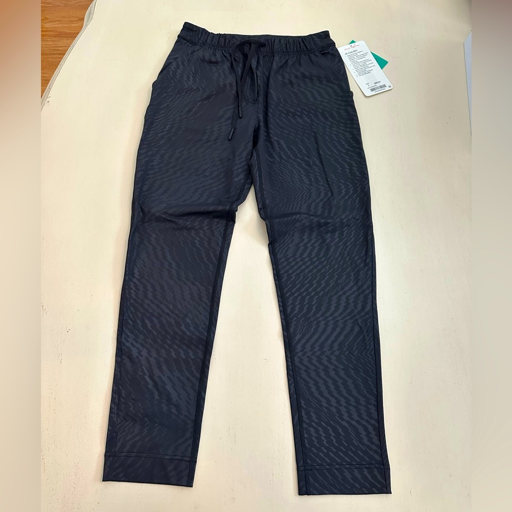 NWT womens Lululemon Jet Crop Slim pants /trousers, black zig zag, Sz 2.